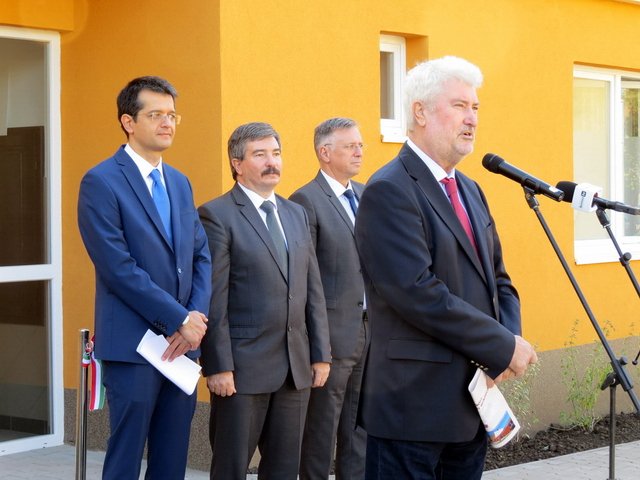 Átadták a felújított felnőtt háziorvosi rendelőt 22